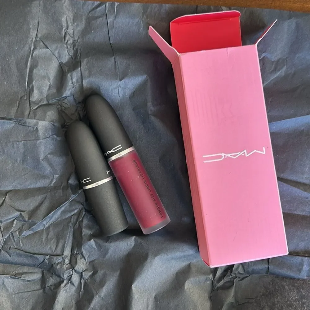 Mac lip gloss and lipstick burning love plus mac cosmetic bag all new never used